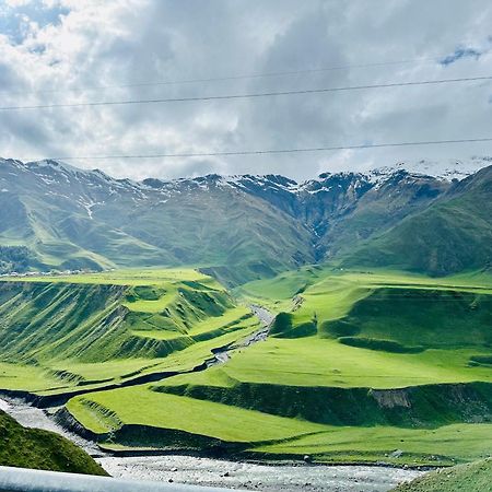 Вилла Alpine Escape Kazbegi Экстерьер фото