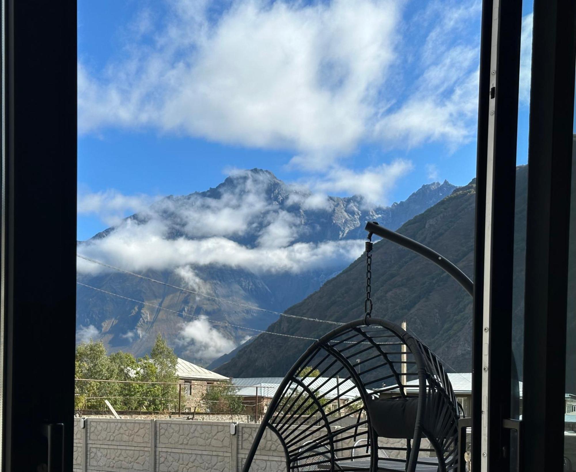 Вилла Alpine Escape Kazbegi Экстерьер фото