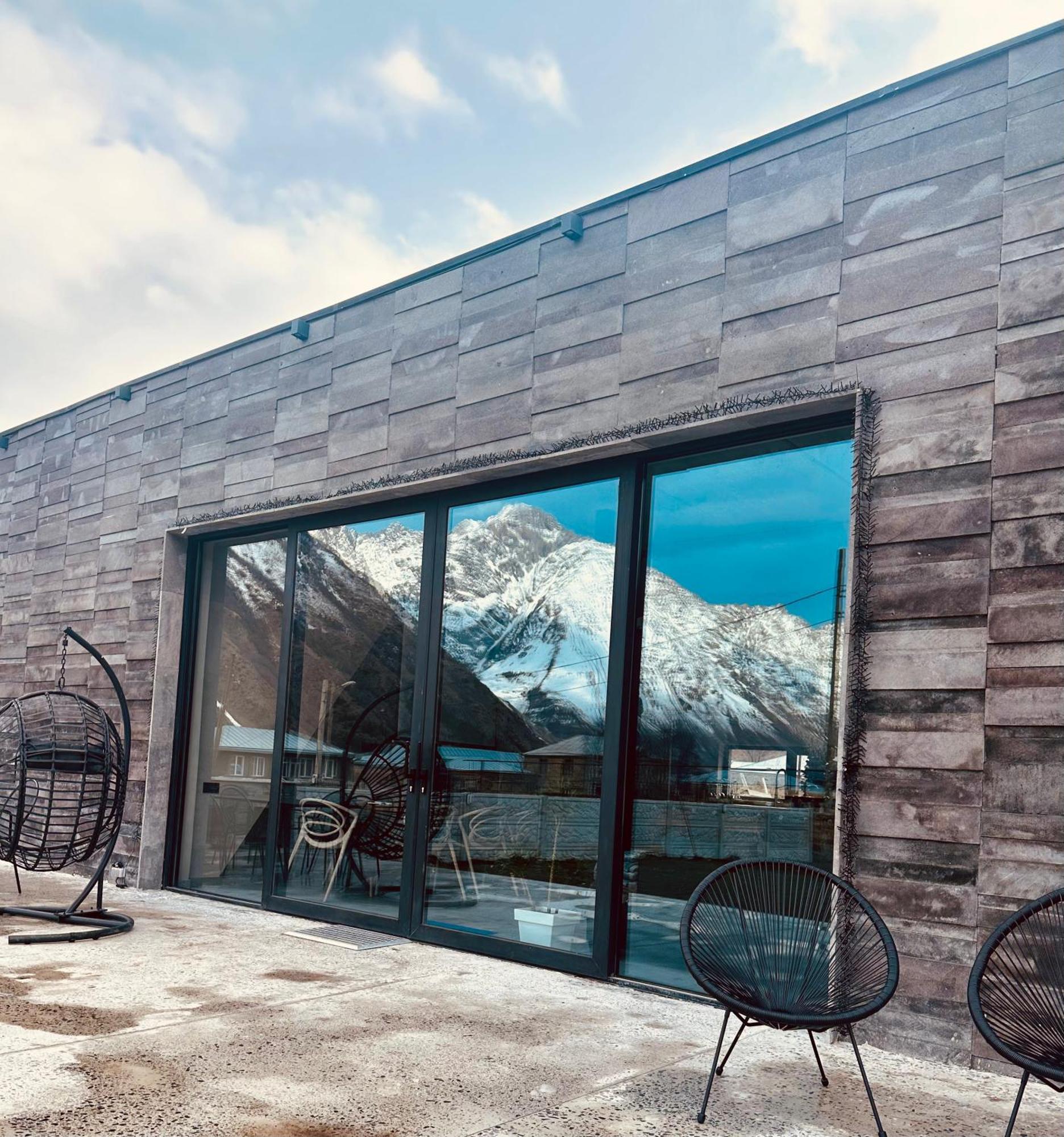 Вилла Alpine Escape Kazbegi Экстерьер фото