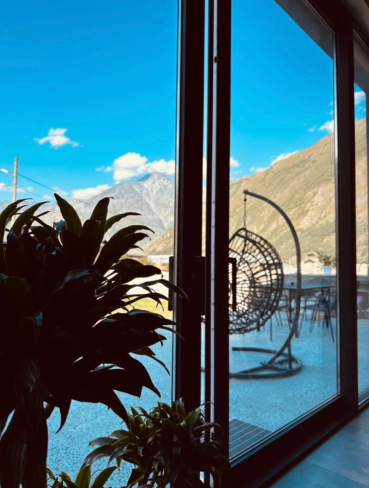Вилла Alpine Escape Kazbegi Экстерьер фото